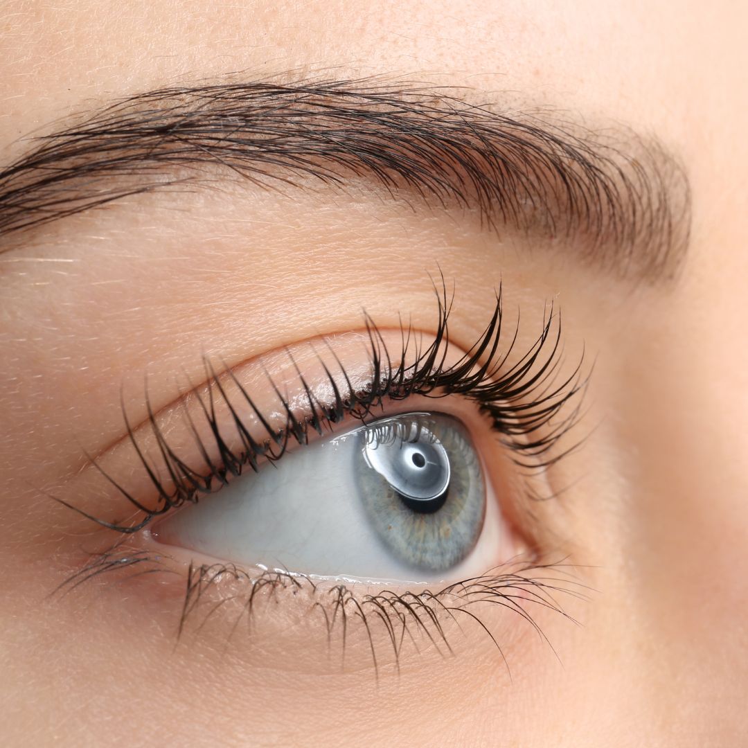Castor oil vs. lash serum: which one actually grows longer, fuller lashes?