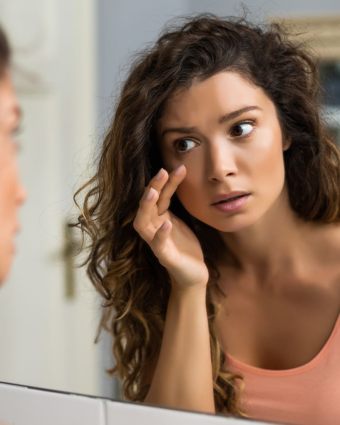How To Moisturise Your Under Eyes To Minimise Dark Circles And Fine Lines