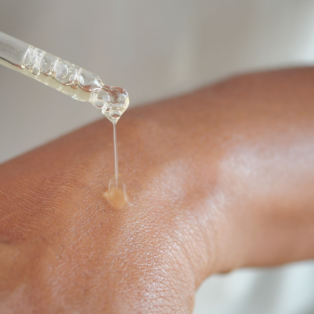 How to Layer Retinol and Hyaluronic Acid for Glowing Holiday Party Skin