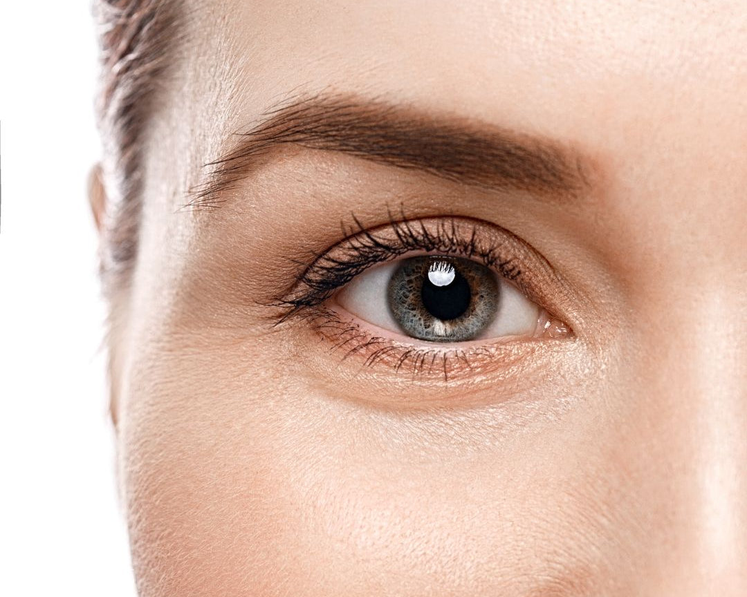Lash Serum vs. Mascara: Why Natural Growth Wins in 2026