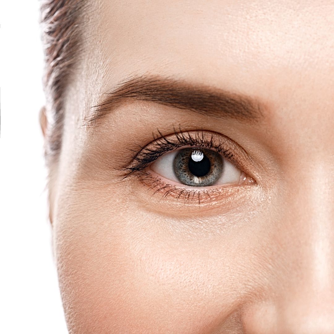 Lash Serum vs. Mascara: Why Natural Growth Wins in 2026